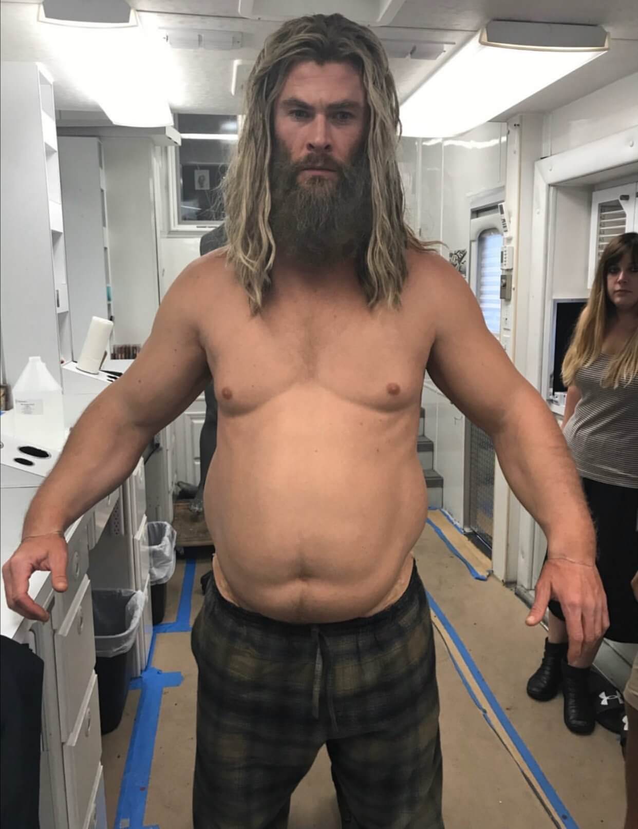 Fotos inéditas mostram a transformação do Chris Hemsworth no Bro