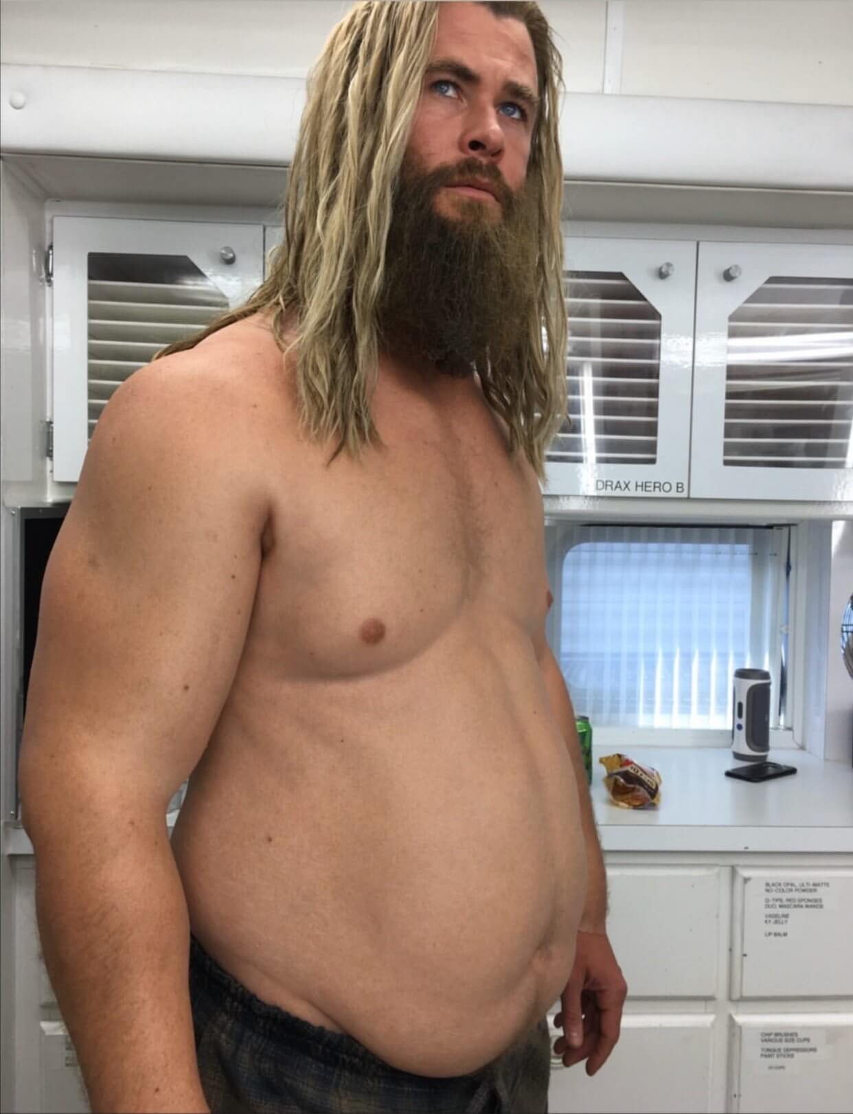 MidiaNews  Chris Hemsworth choca fãs ao mostrar transformação no corpo  para filme