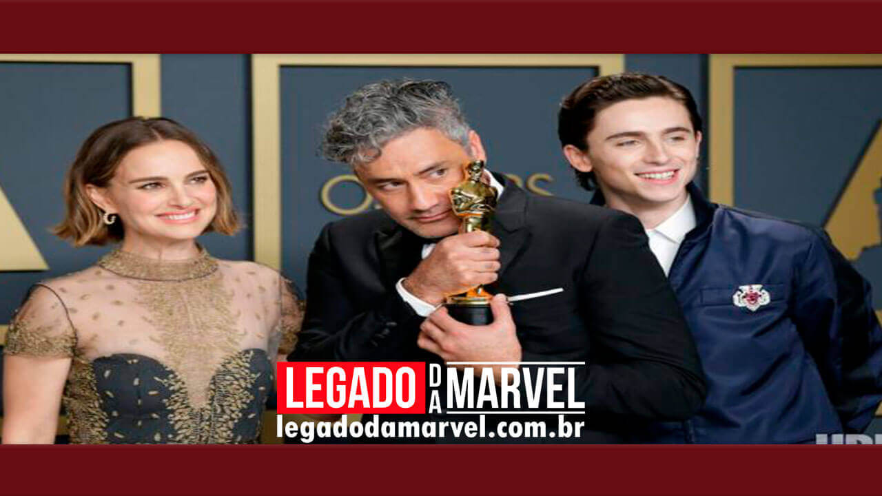 Destino: Natalie Portman entrega o Oscar para Taika Waititi