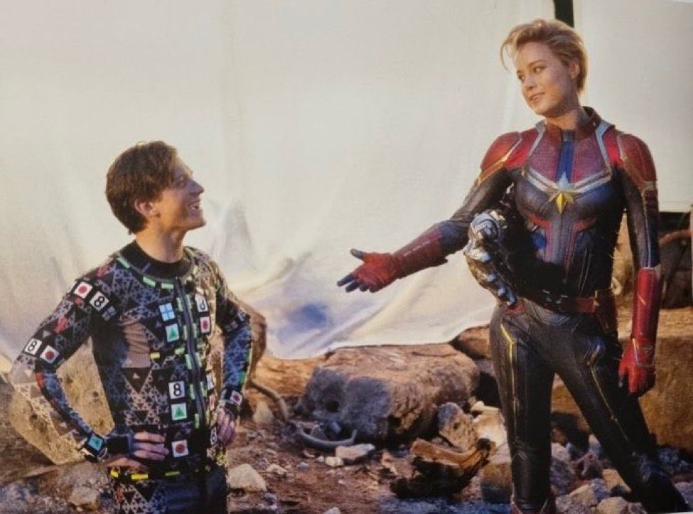 Brie Larson e Tom Holland nos bastidores de Vingadores: Ultimato.