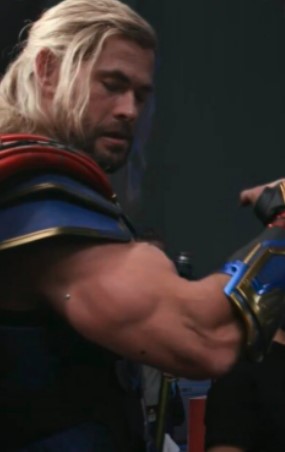 Chris Hemsworth nos bastidores de Thor 4