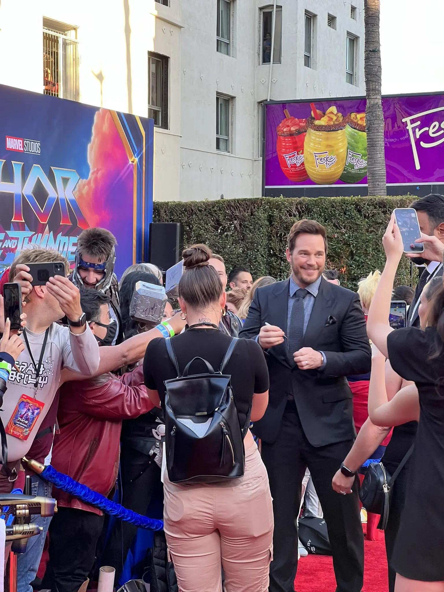 Chris Pratt com fãs.