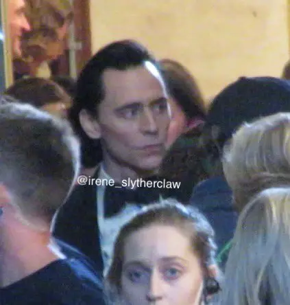 Tom Hiddleston no set da 2ª temporada de Loki.