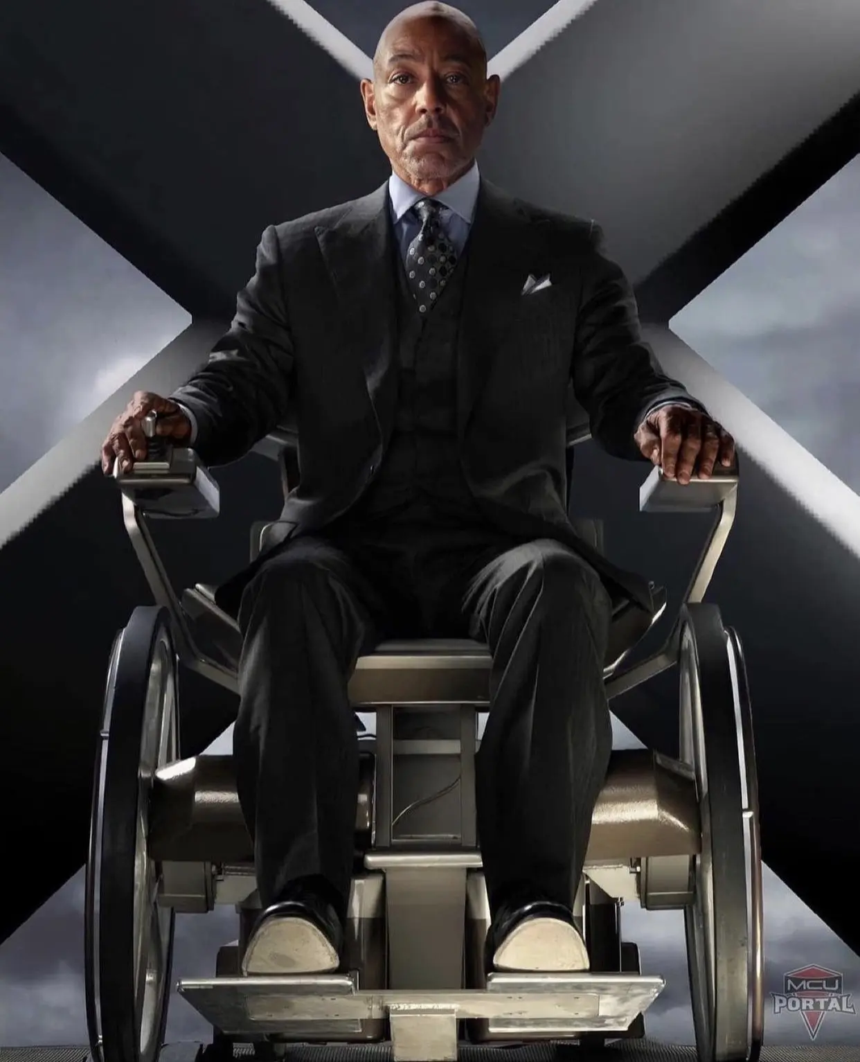 Giancarlo Esposito como Professor Xavier, o líder dos X-Men.