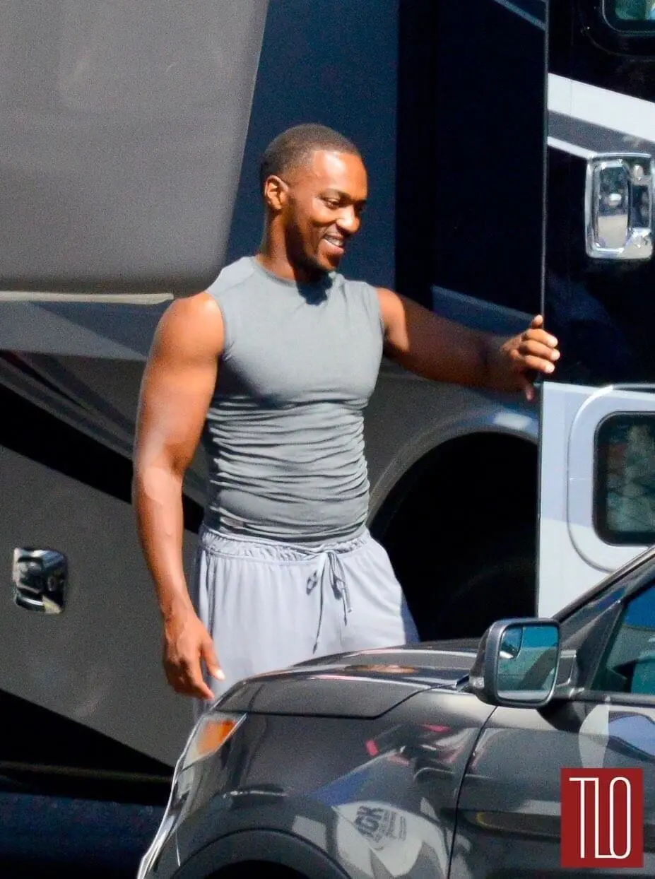 Anthony Mackie surpreende os fãs.