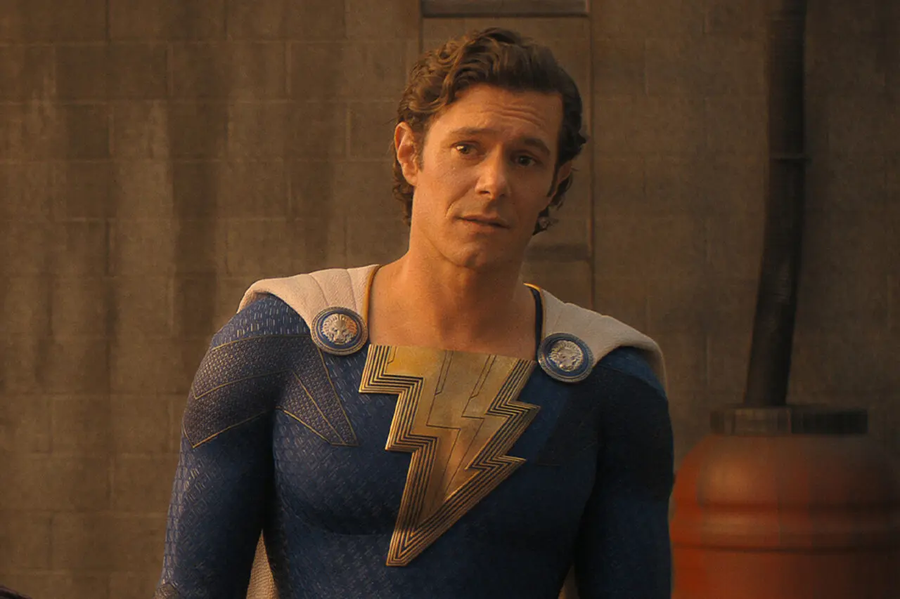 Adam-Brody-Shazam-legadodamarvel.webp