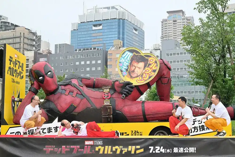 Caminhão personalizado de Deadpool & Wolverine no Japão