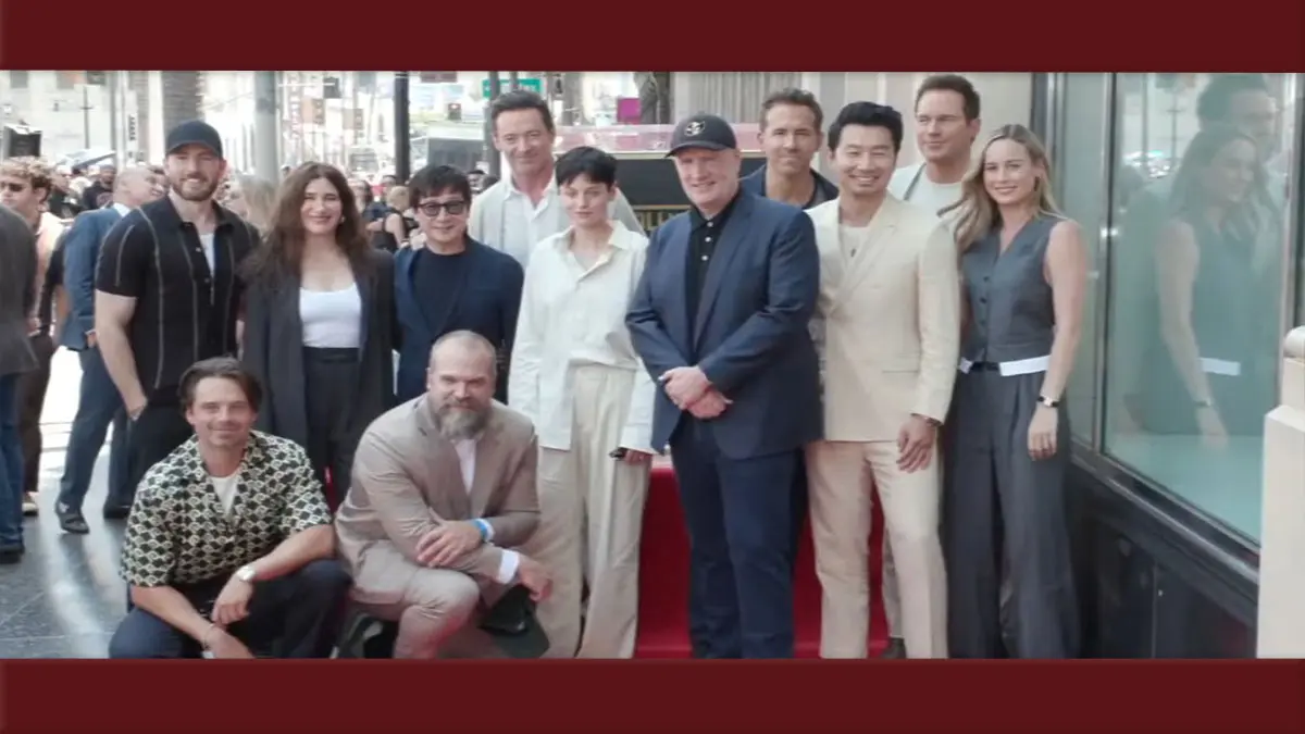 Kevin Feige recebe estrela na Calçada da Fama e os Vingadores se reúnem para celebrar