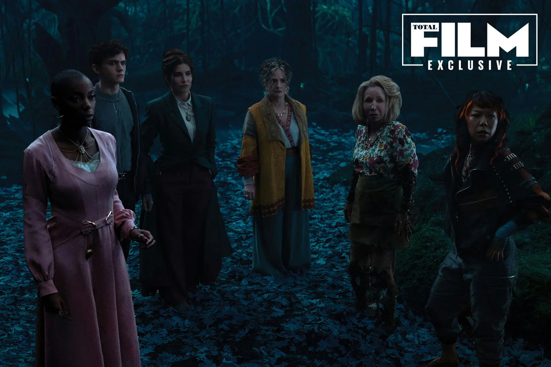 coven reunido em nova imagem de agatha