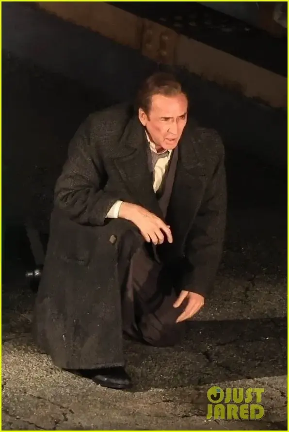 nicolas cage no set de homem-aranha noir