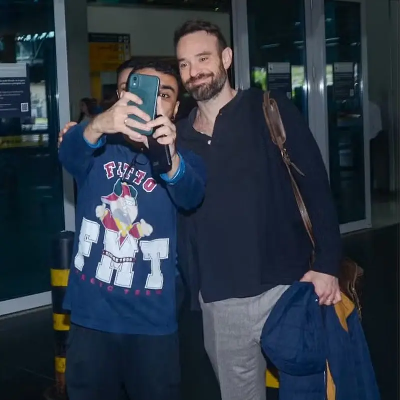 charlie cox chega pra d23 brasil marvel