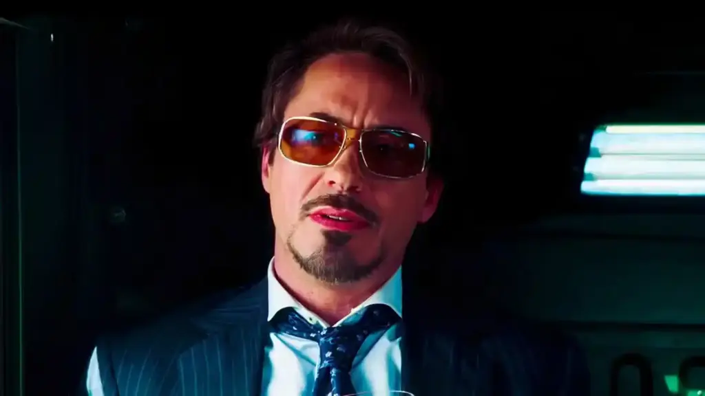 A conexão visual entre Tony Stark e Doutor Destino