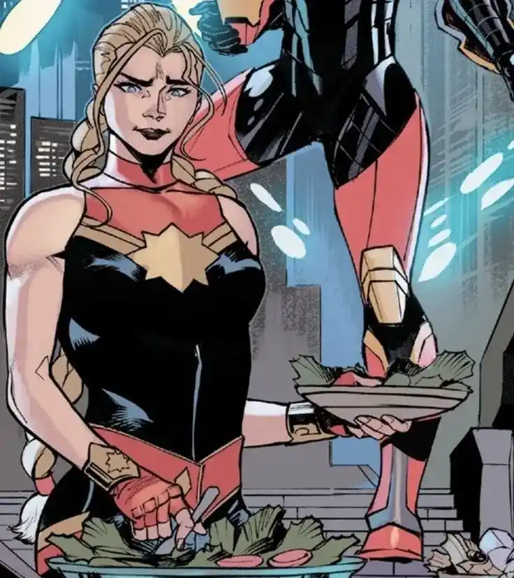 Capitã Marvel: sem mangas e com cabelo curto