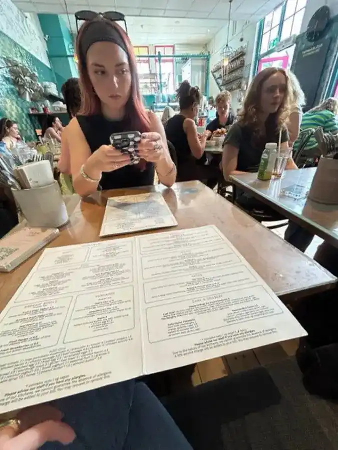 Quem Sadie Sink está interpretando em Homem-Aranha: Um Novo Dia?