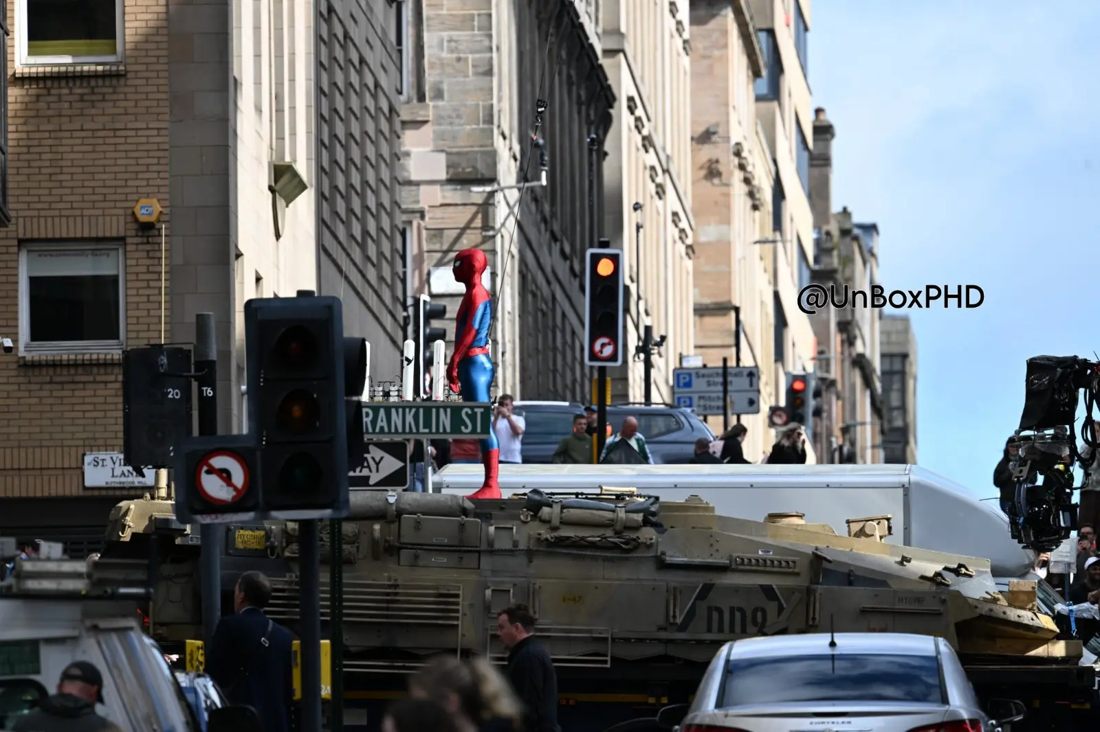 homem-aranha tanque de guerra justiceiro