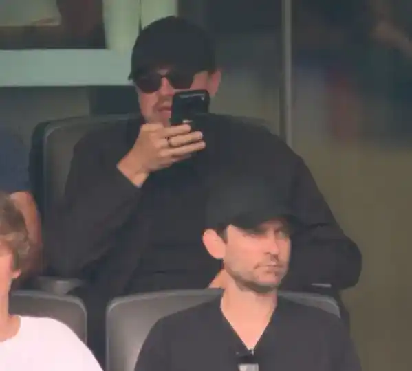 Tobey Maguire assistindo Brasil x Noruega