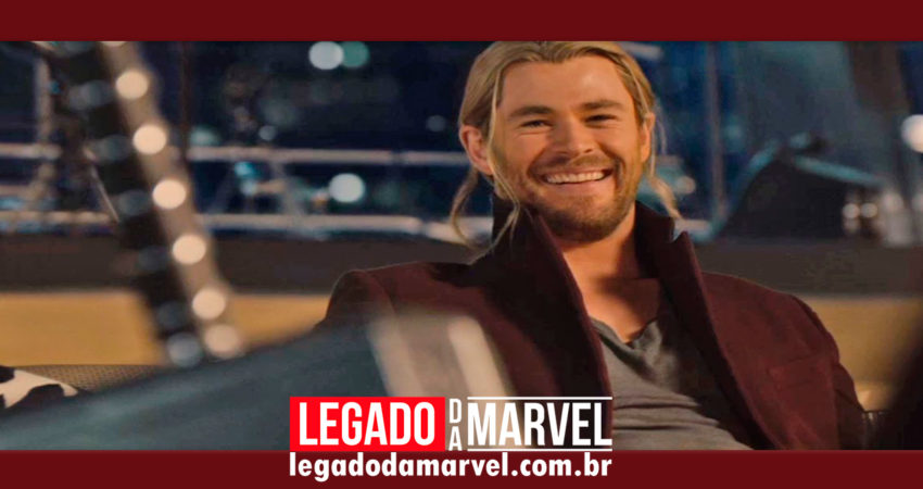  Chris Hemsworth está proibido de levar martelos do Thor para casa!